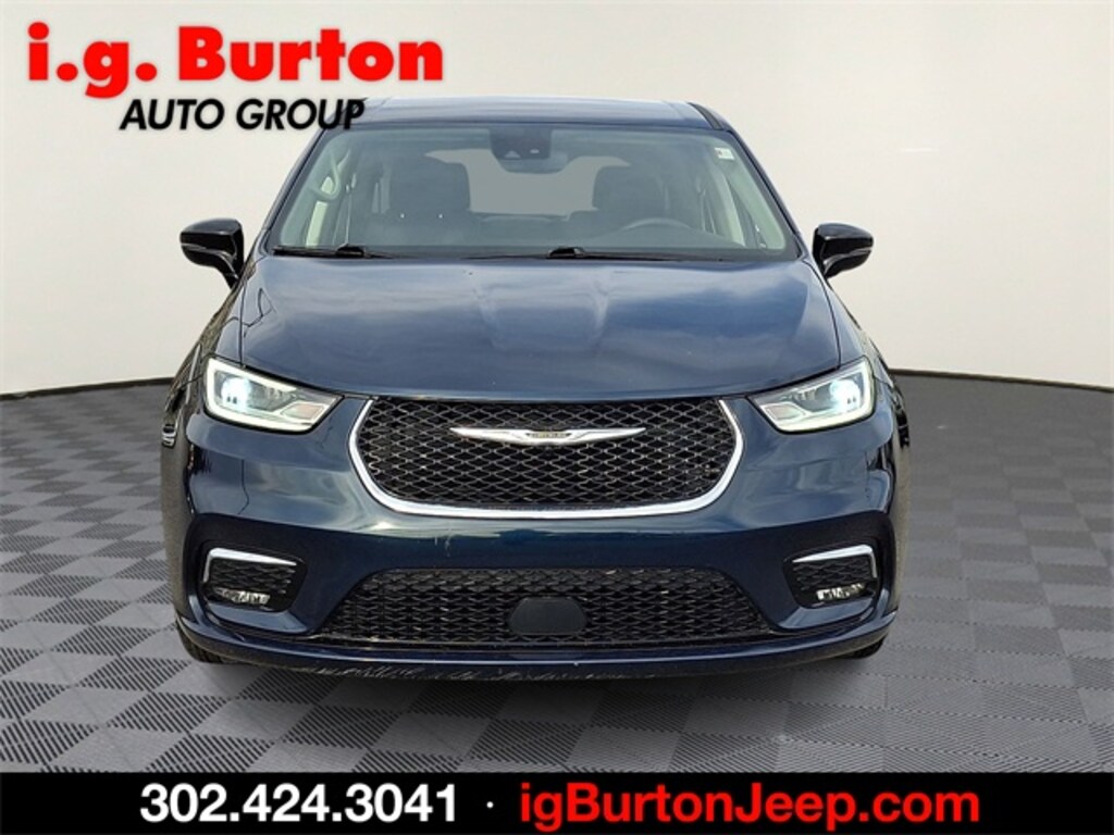 Used 2024 Chrysler Pacifica Touring L Minivan/Van