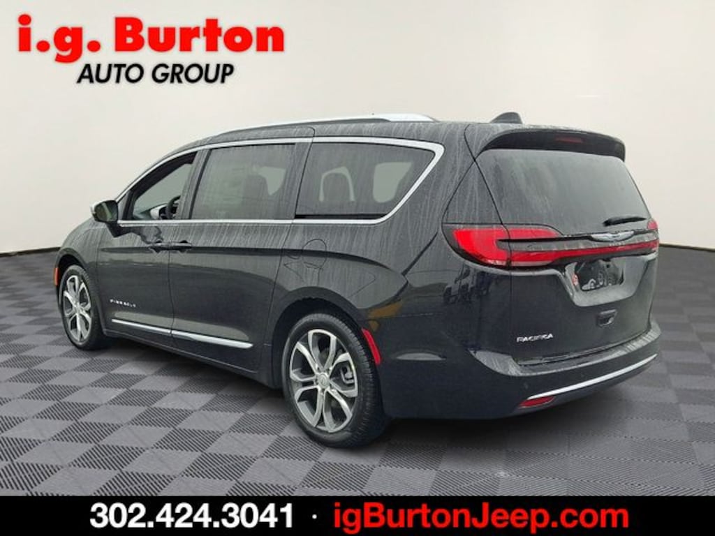 New 2026 Chrysler Pacifica PINNACLE Passenger Van