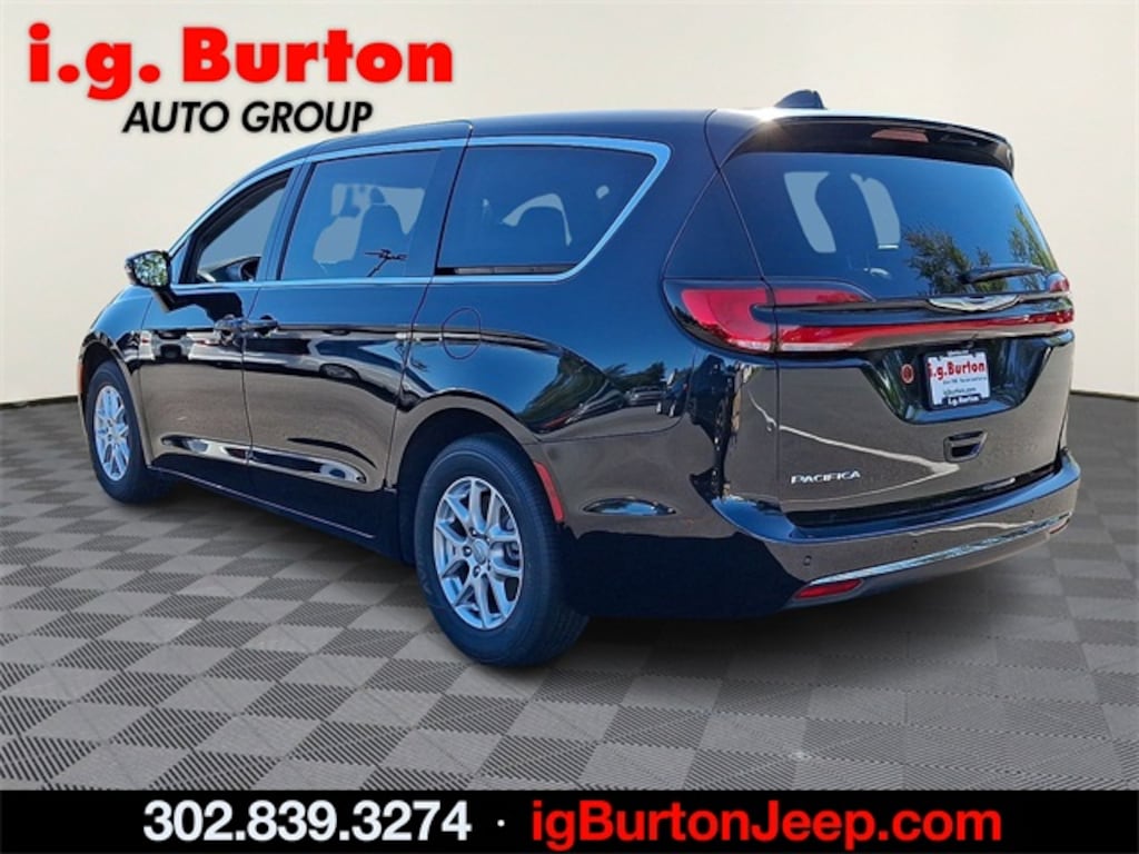 New 2026 Chrysler Pacifica SELECT Passenger Van