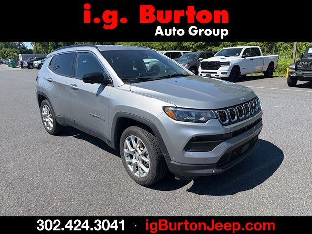 2023 Jeep Compass Latitude Lux 4X4's photo