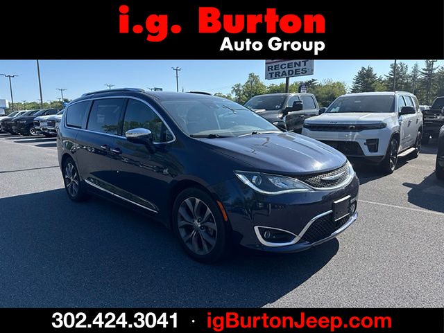 2019 Chrysler Pacifica Limited's photo