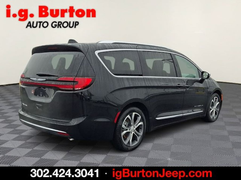 New 2026 Chrysler Pacifica PINNACLE Passenger Van