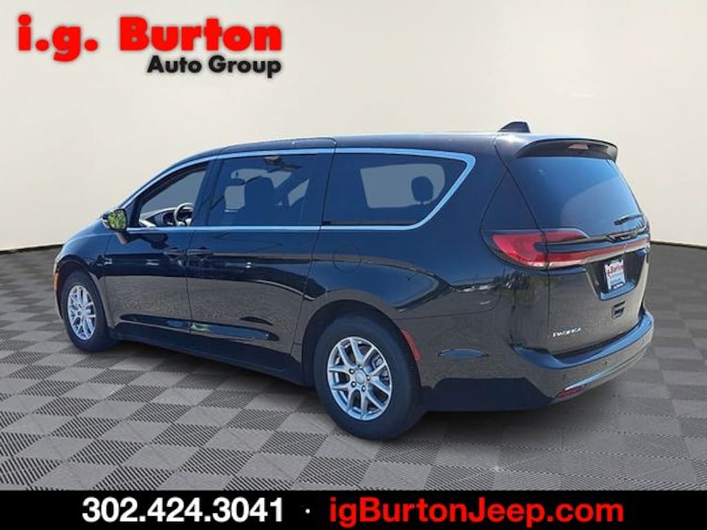 New 2027 Chrysler Pacifica SELECT Passenger Van