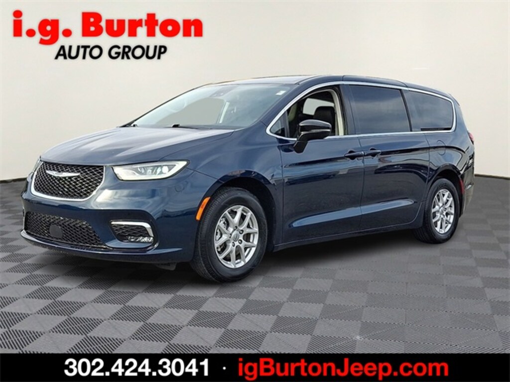 Used 2024 Chrysler Pacifica Touring L Minivan/Van