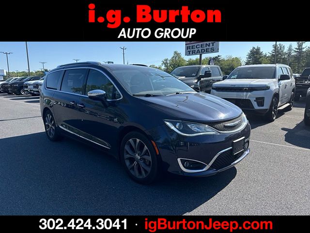 2019 Chrysler Pacifica Limited's photo