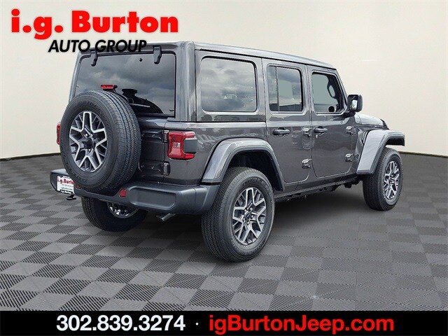 2025 Jeep Wrangler Sahara photo 4