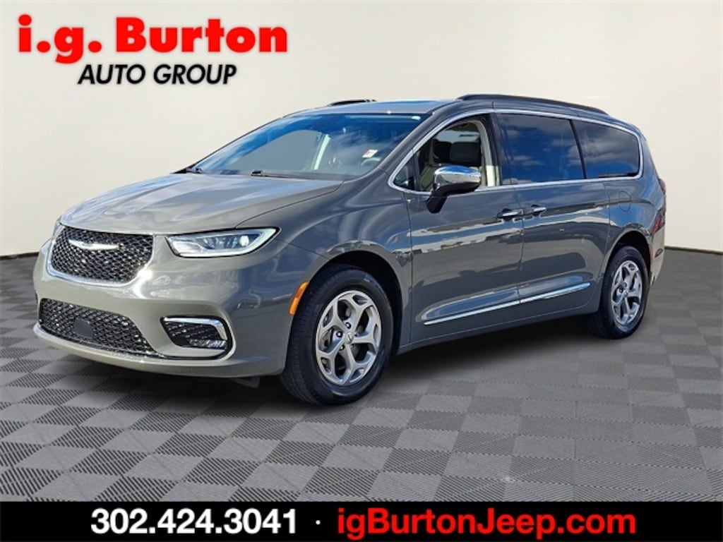 Used 2023 Chrysler Pacifica Limited Minivan/Van