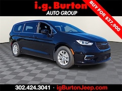 2026 Chrysler Pacifica SELECT Passenger Van