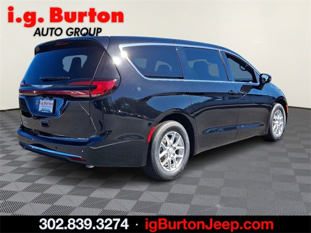 New 2026 Chrysler Pacifica SELECT Passenger Van