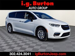 2026 Chrysler Pacifica SELECT Passenger Van