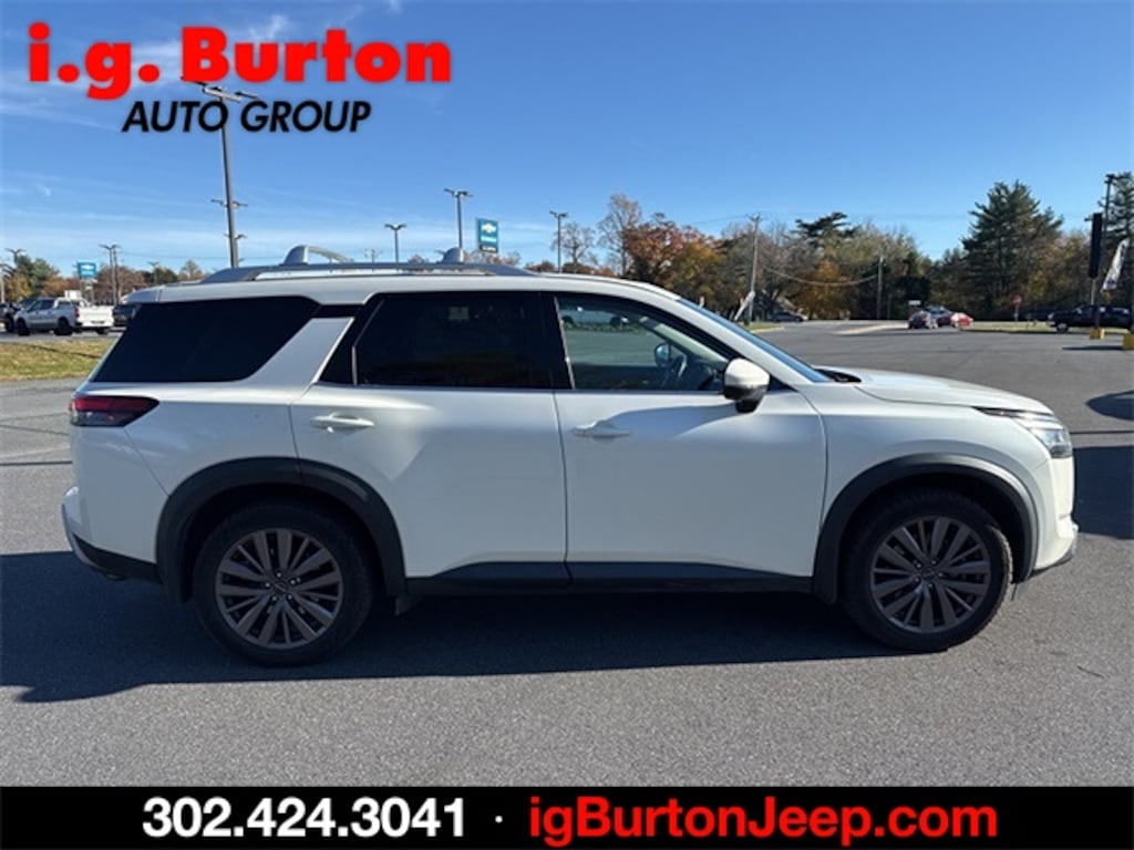 Used 2023 Nissan Pathfinder SL SUV