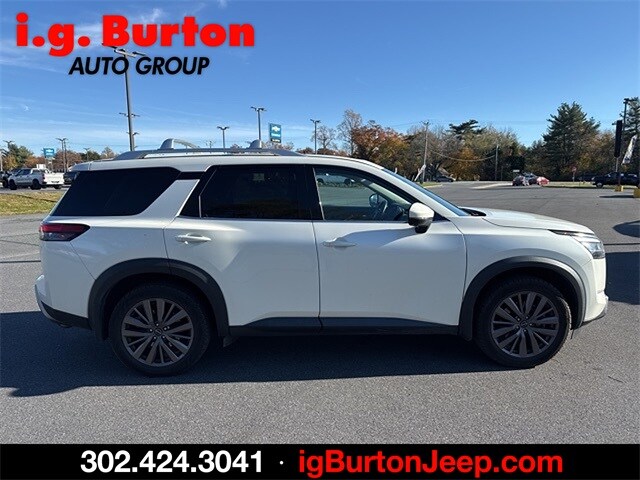 2023 Nissan Pathfinder SL photo 2