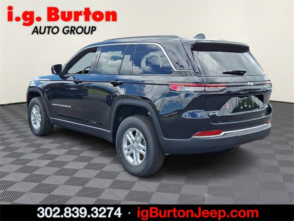 New 2025 Jeep Grand Cherokee LAREDO 4X4 Sport Utility
