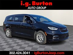 2026 Chrysler Pacifica SELECT Passenger Van