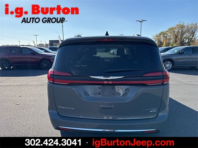 2023 Chrysler Pacifica Limited photo 3