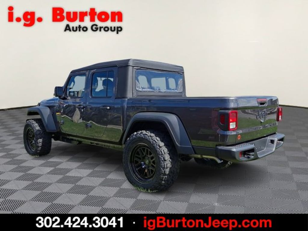 New 2026 Jeep Gladiator SPORT 4X4 Pickup