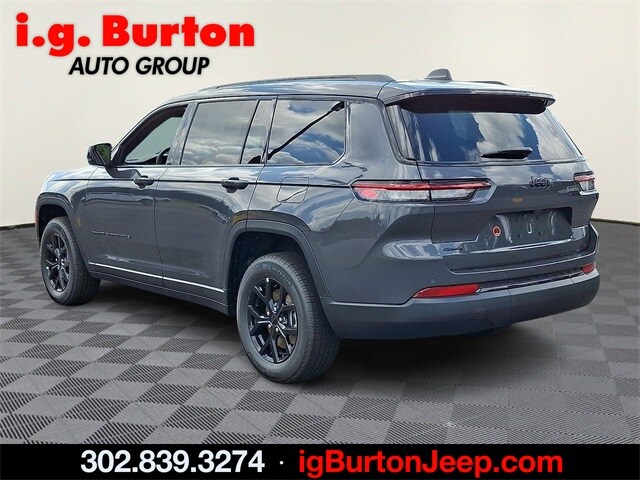 2025 Jeep Grand Cherokee Altitude photo 3
