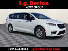 2026 Chrysler Pacifica SELECT Passenger Van