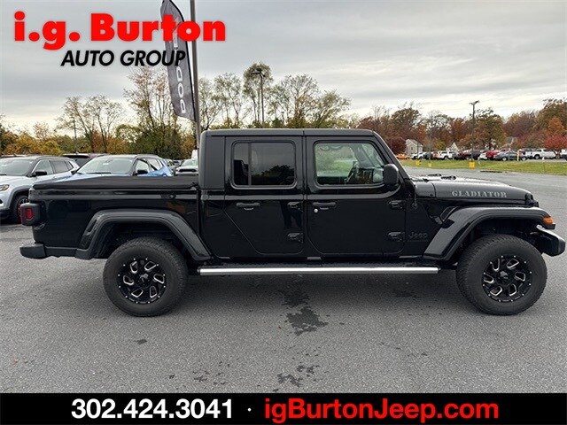 2021 Jeep Gladiator Sport S photo 2