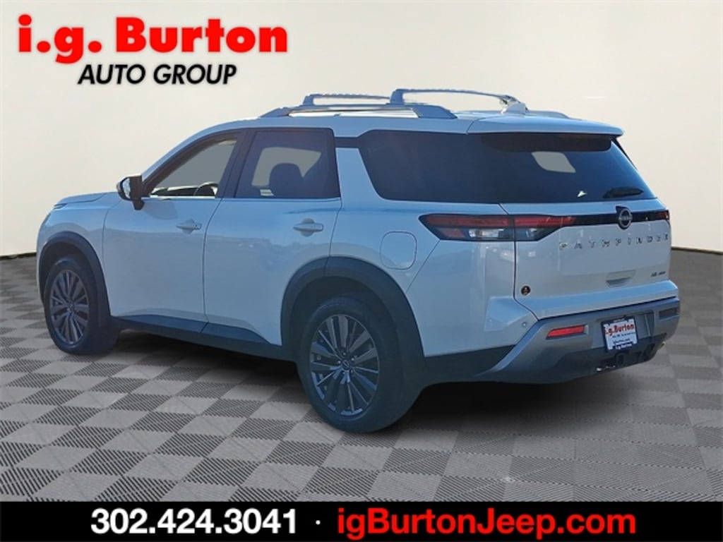 Used 2023 Nissan Pathfinder SL SUV