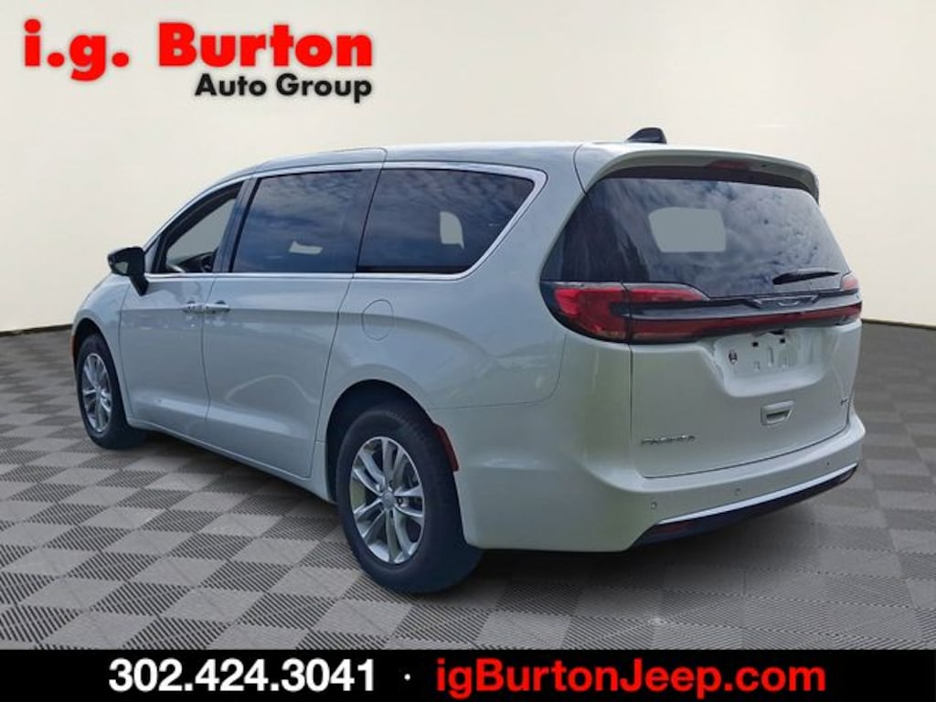 New 2027 Chrysler Pacifica SELECT AWD Passenger Van