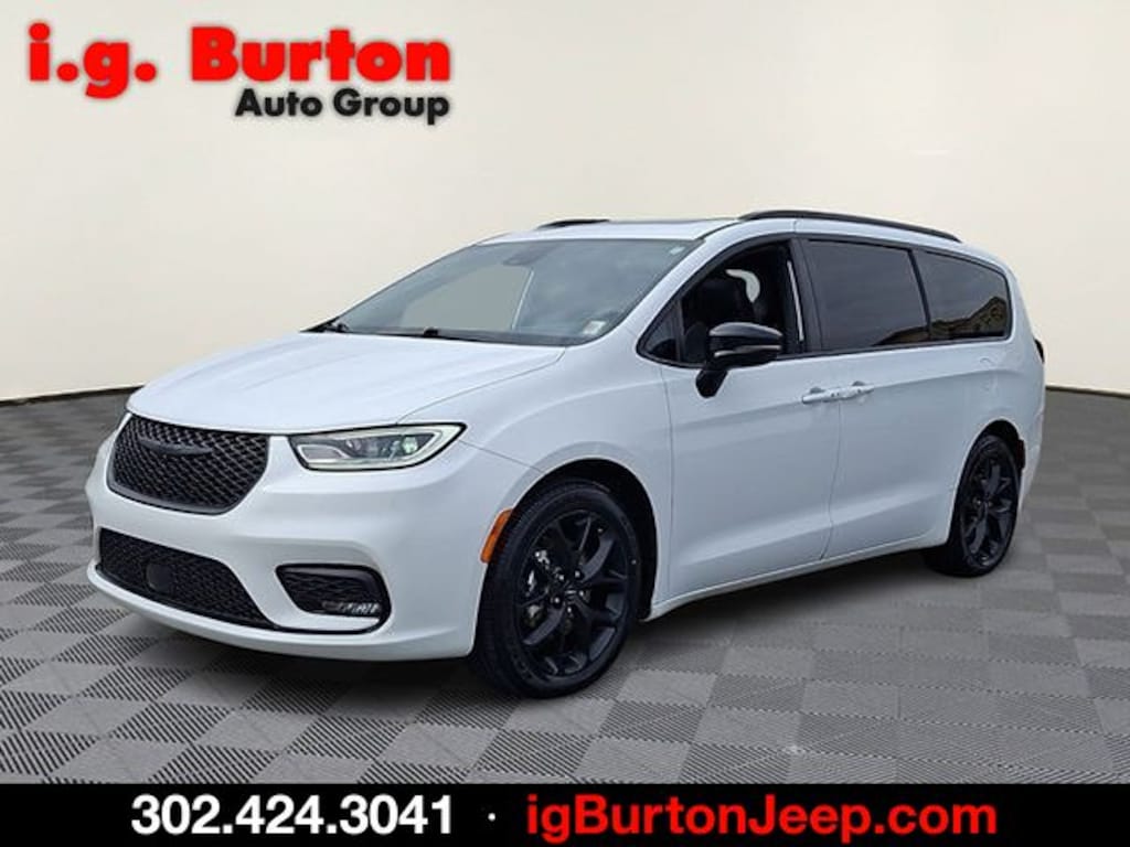 Used 2025 Chrysler Pacifica Limited Minivan/Van
