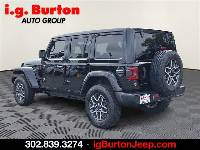 2025 Jeep Wrangler Sahara photo 3