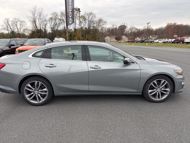 2023 Chevrolet Malibu 1LT photo 2