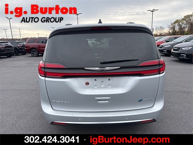 2023 Chrysler Pacifica Hybrid Pinnacle photo 4