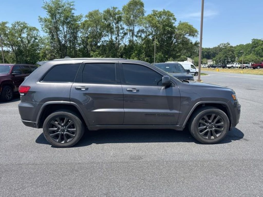 Used 2019 Jeep Grand Cherokee Altitude SUV