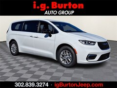 2026 Chrysler Pacifica SELECT Passenger Van