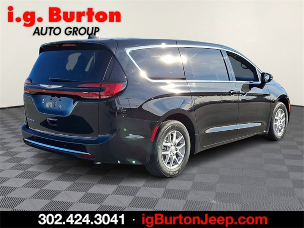 New 2026 Chrysler Pacifica SELECT Passenger Van