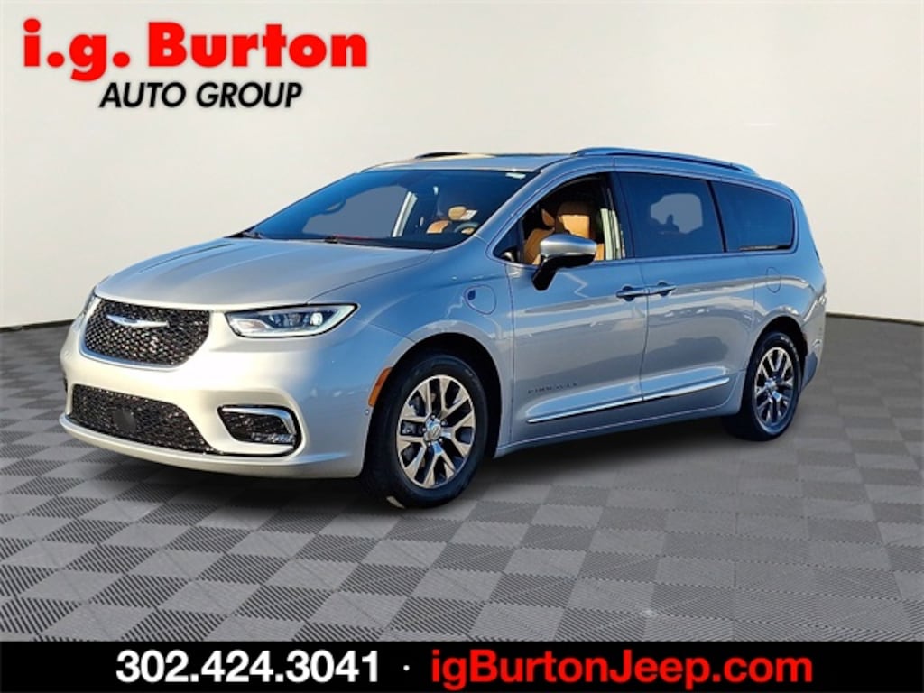 Used 2023 Chrysler Pacifica Hybrid Pinnacle Minivan/Van