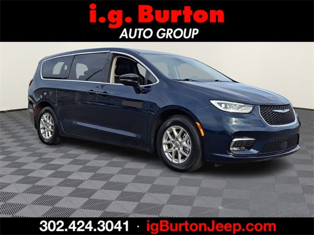 Used 2024 Chrysler Pacifica Touring L Minivan/Van