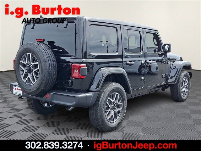 2025 Jeep Wrangler Sahara photo 4