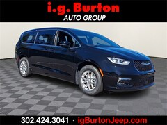 2026 Chrysler Pacifica SELECT Passenger Van