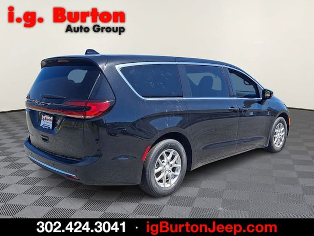 New 2027 Chrysler Pacifica SELECT Passenger Van