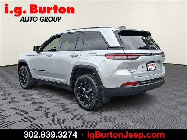 2025 Jeep Grand Cherokee Altitude photo 3