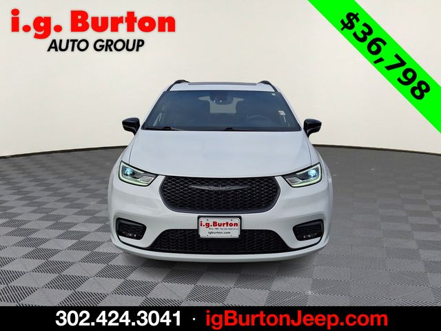 Used 2025 Chrysler Pacifica PHEV Select with VIN 2C4RC1S7XSR576329 for sale in Milford, DE