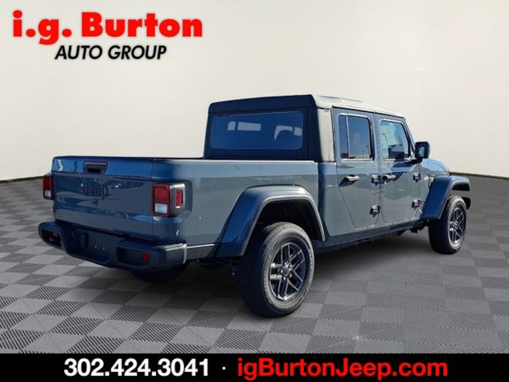 New 2026 Jeep Gladiator SPORT S 4X4 Pickup