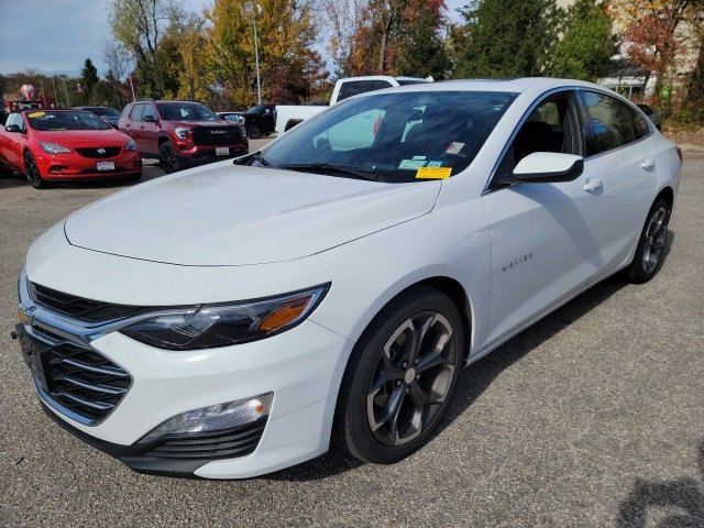 2022 Chevrolet Malibu 1LT photo 2