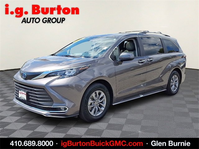 2024 Toyota Sienna XLE photo 3