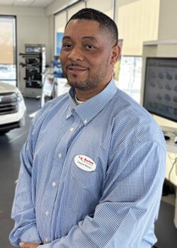 Staff member Dwayne Morton from ID_b21f3e5570af