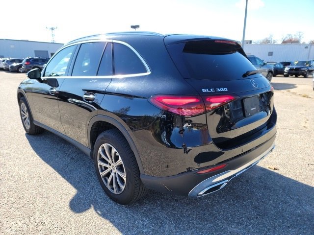 2023 Mercedes Benz GLC 300 photo 4