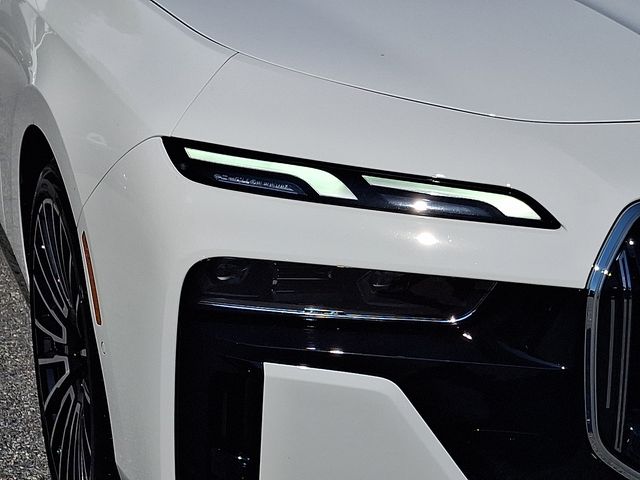 2026 BMW 7 Series 760i - Photo 9