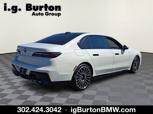 2026 BMW 7 Series 760i - Photo 6