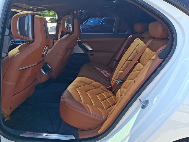 2026 BMW 7 Series 760i - Photo 10