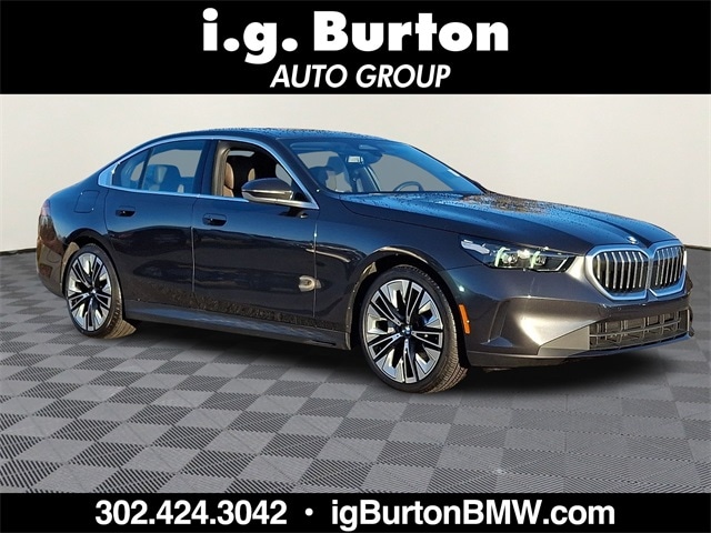2025 BMW 5 Series 530i's photo