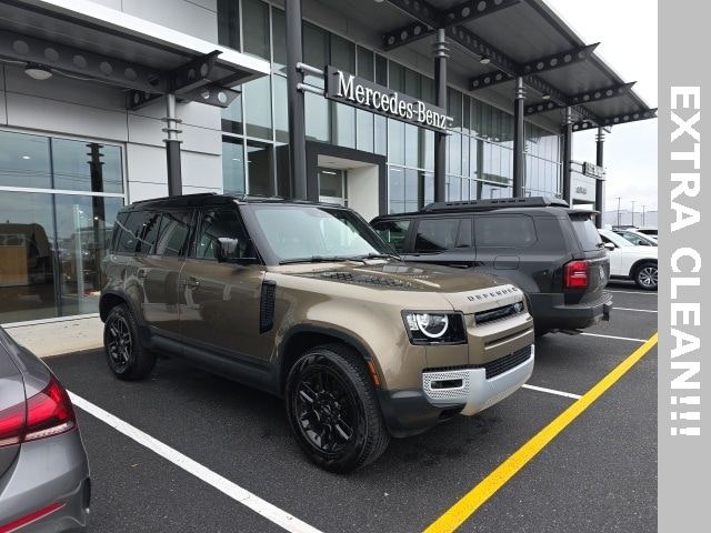 2023 Land Rover Defender S's photo