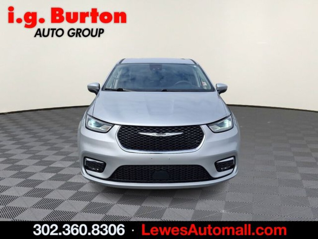 Used 2023 Chrysler Pacifica Touring L Van Passenger Van